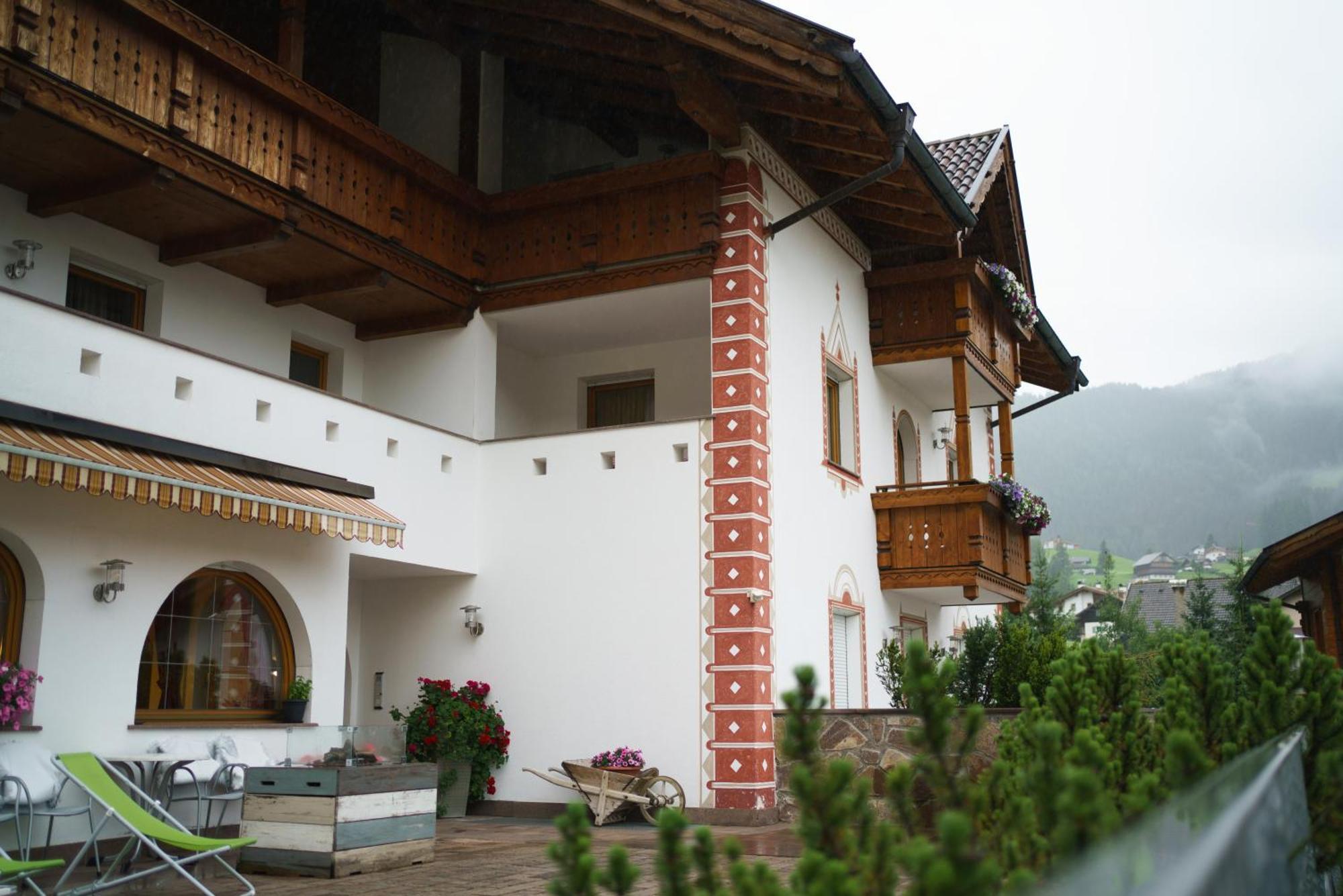 Garni Hotel Belalp Santa Cristina Val Gardena Exterior photo